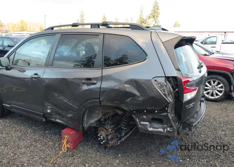 2021 Subaru Forester Premium z USA, uszkodzony, nr VIN JF2SKAFC9MH434338